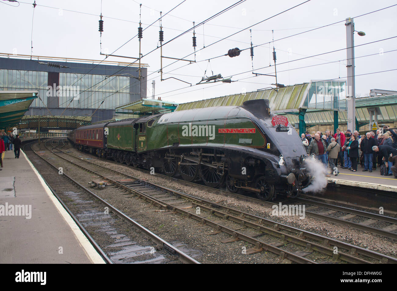 Locomotiva a vapore "Unione del Sud Africa' 60009 carta speciale treno in Carlisle Stazione ferroviaria Cumbria Inghilterra England Regno Unito Foto Stock