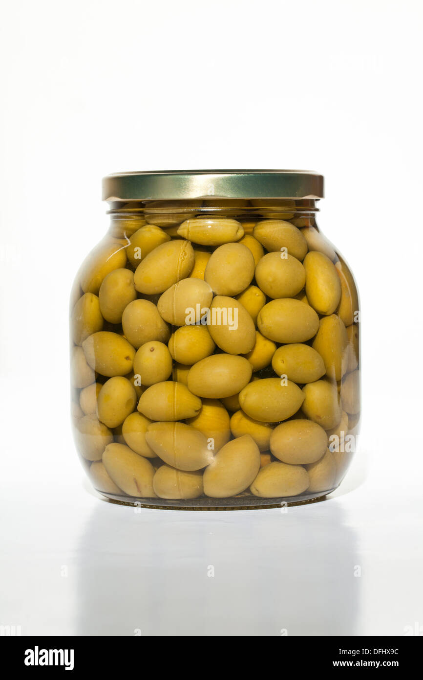 Barattolo olive su sfondi bianchi Foto Stock