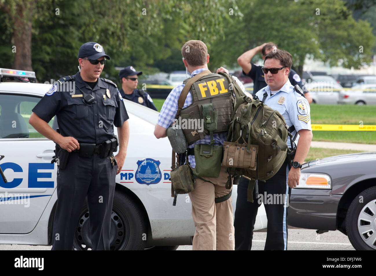 Agente FBI in corrispondenza della scena del crimine - Washington DC, Stati Uniti d'America Foto Stock