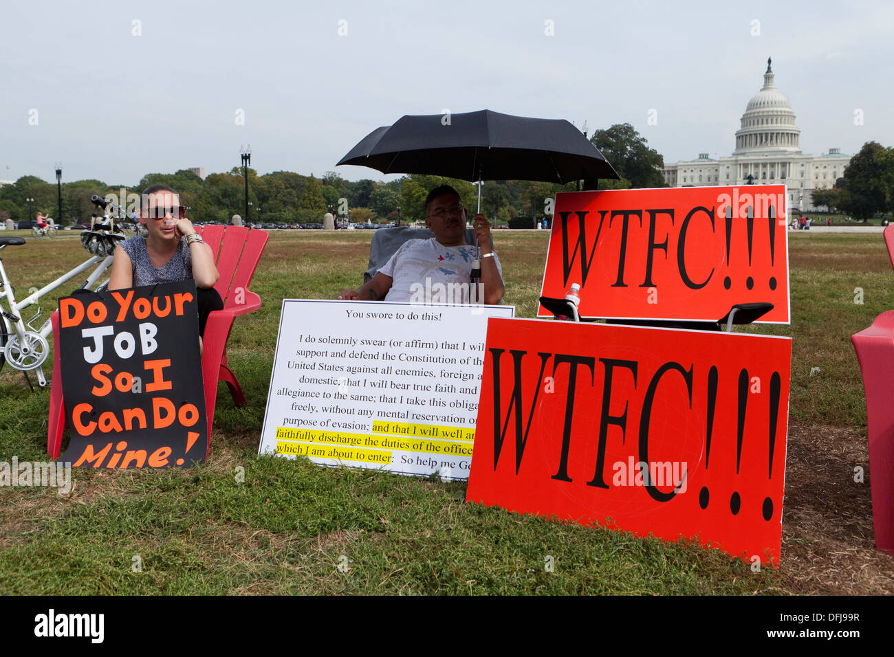 Un paio di protesta a Capitol Hill dopo aver furloughed dal governo shutdown Foto Stock