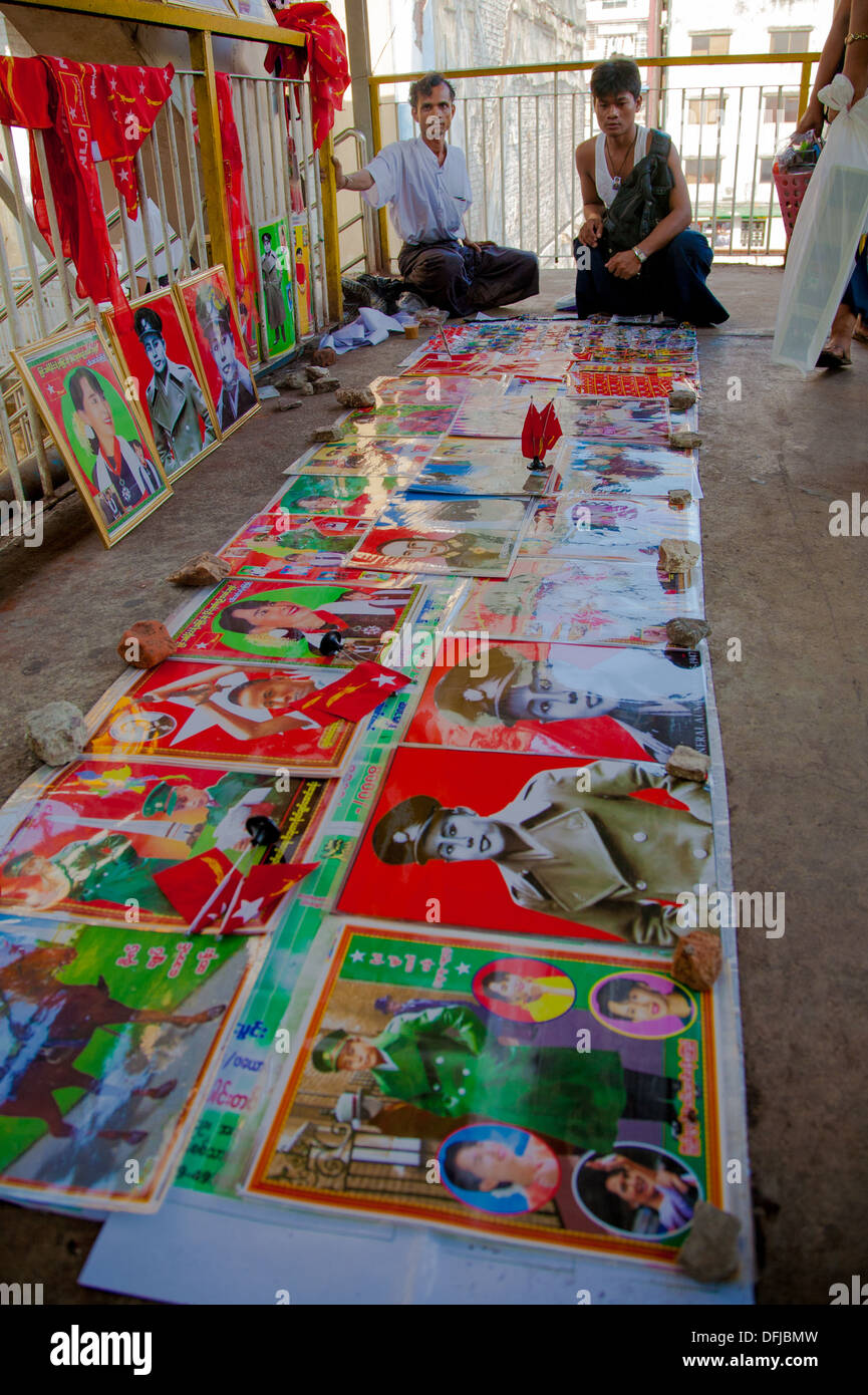Rivenditori di immagini di politici. Yangon Myanmar. Ritratto Foto Stock
