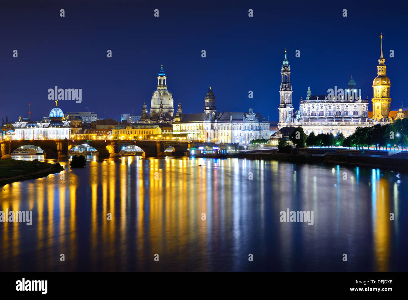 Dresden, Germania cityscape oltre il Fiume Elba. Foto Stock