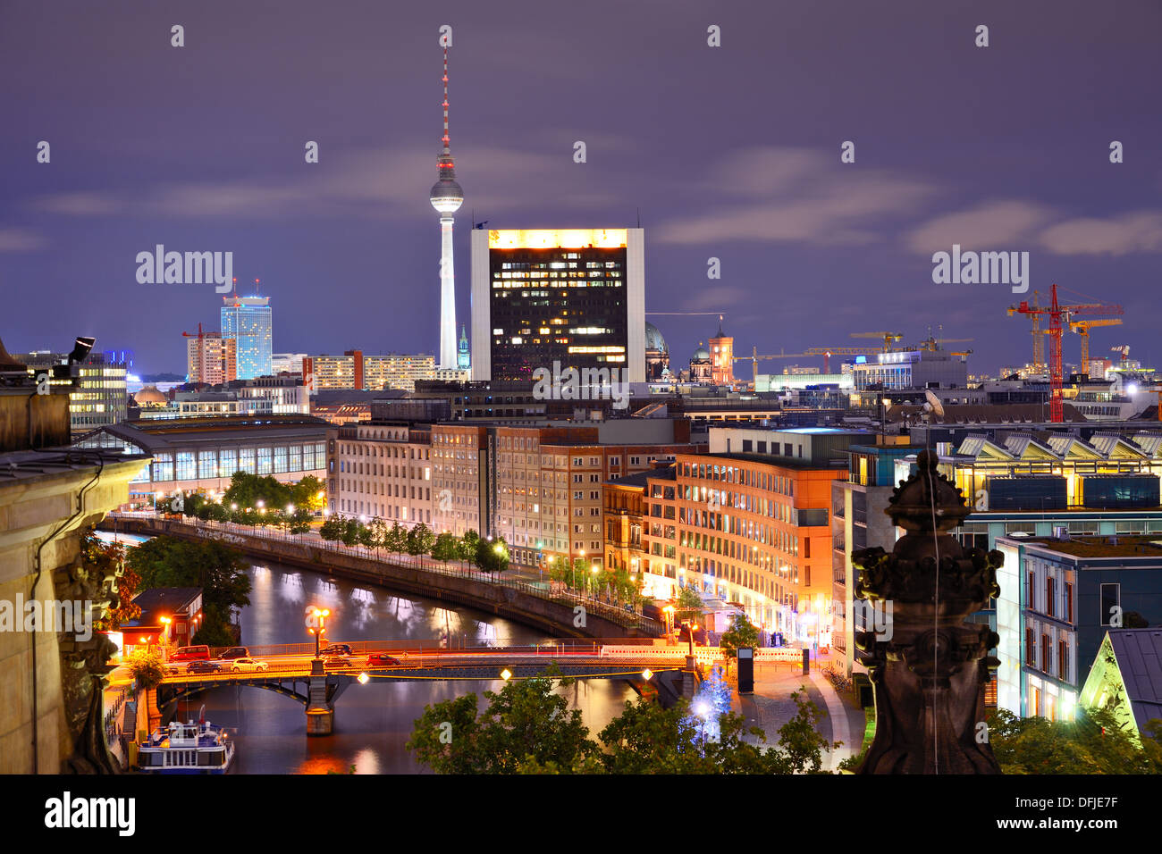 Berlino, Germania visto da sopra il fiume Sprea. Foto Stock