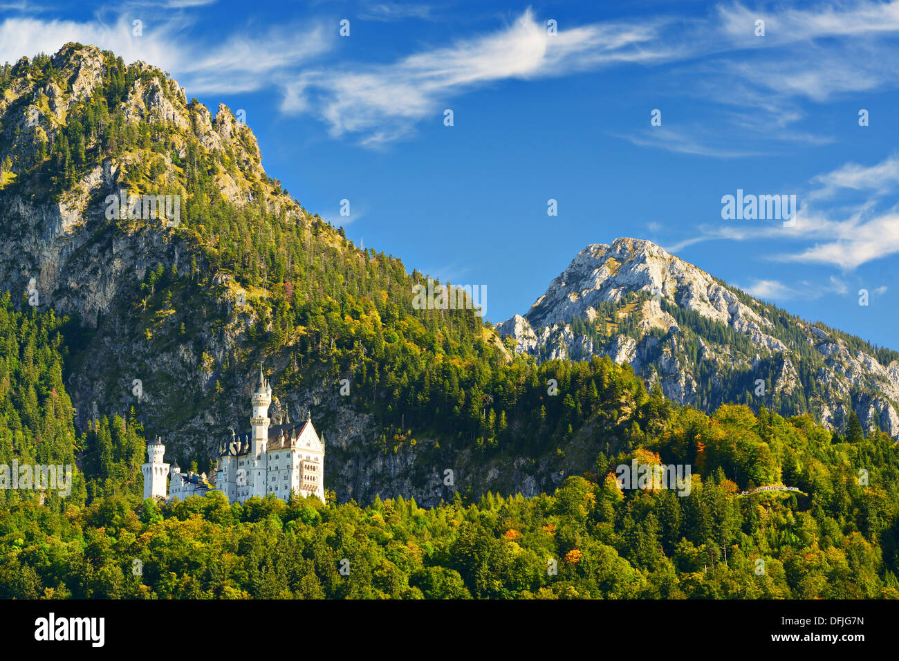 Il Castello di Neuschwanstein nelle alpi bavaresi della Germania. Foto Stock