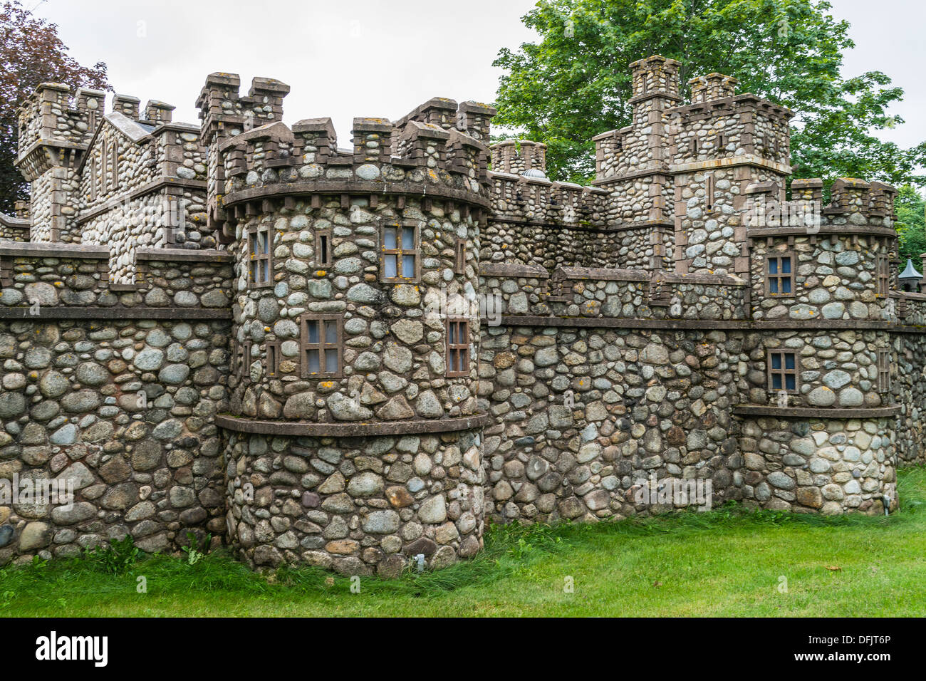 Una replica in miniatura della Torre di Londra a Woodleigh repliche deserta attrazione turistica su Prince Edward Island, Canada. Foto Stock