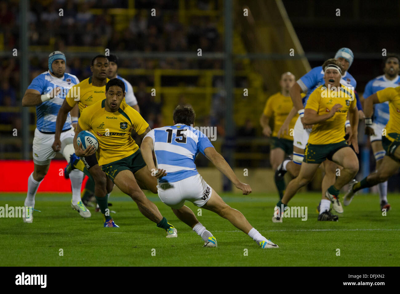 Rosario, Santa Fe, Argentina. 05 ott 2013. Campionato di Rugby fixture tra Argentina e Australia. Estadio Gigante de Arroyito. Christian Leali'ifano vs Juan Martin Hernandez. Credito: Azione Sport Plus/Alamy Live News Foto Stock