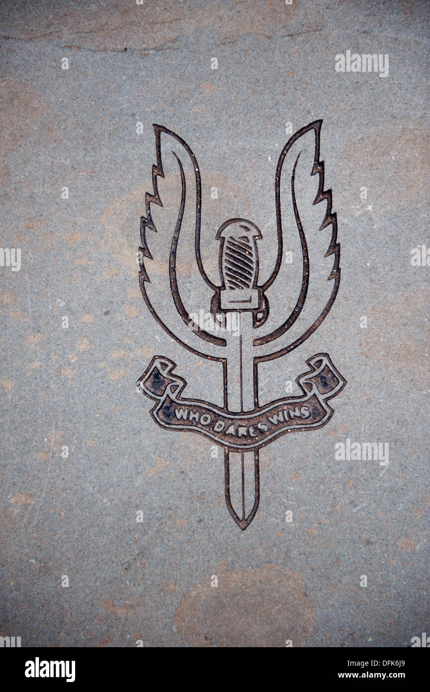 Il pugnale alato - SAS badge, al Sir David Stirling Memorial sito in Scozia. Foto Stock