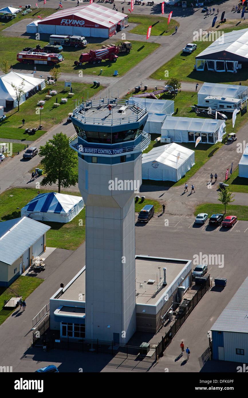 Fotografia aerea Whittman torre di controllo, durante AirVenture 2013, Experimental Aircraft Association, Oshkosh, Wisconsin Foto Stock