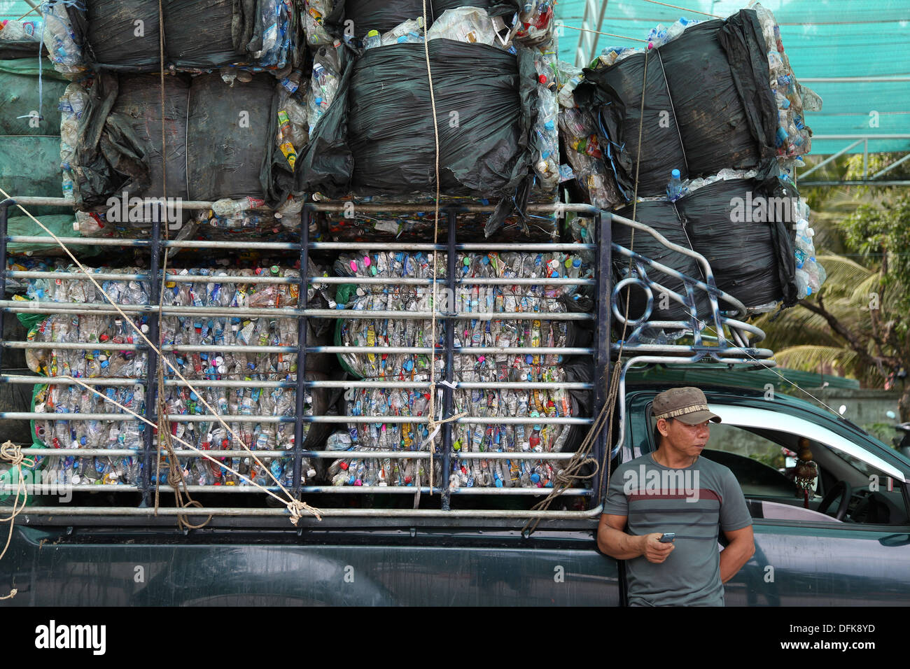 La bottiglia di plastica riciclaggio, Koh Samui, Thailandia Foto Stock