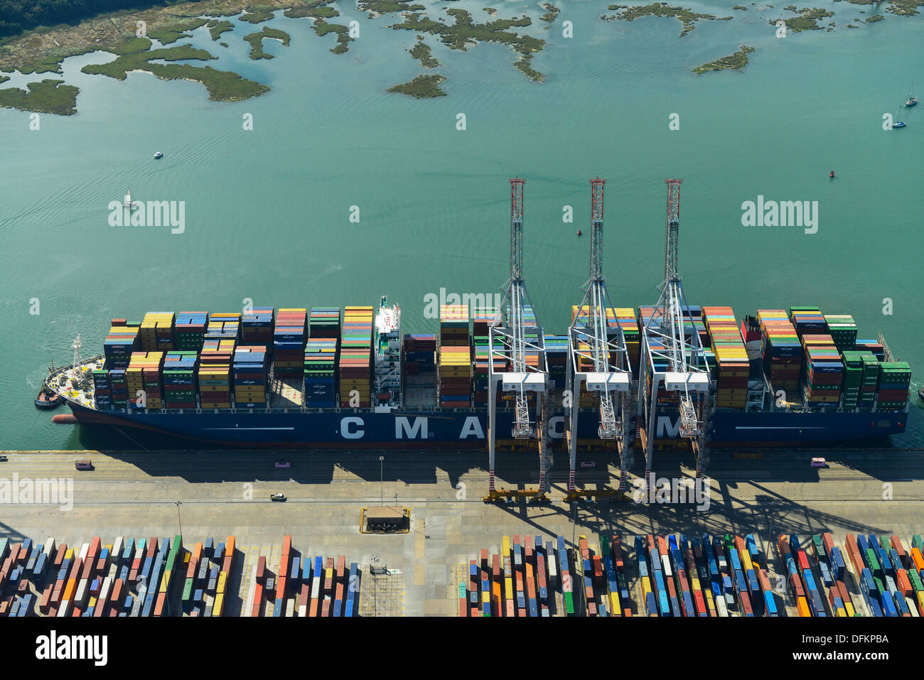 La fotografia aerea di una nave a Southampton Docks Foto Stock