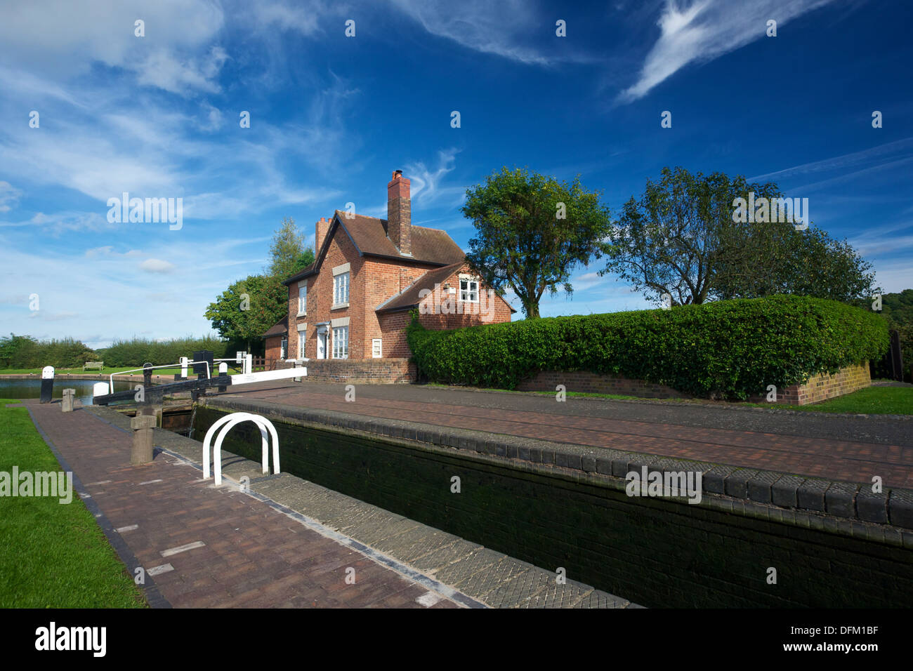 Serrature Bratch Keepers House Staffordshire e Worcestershire Canal Wombourne South Staffordshire England Regno Unito Foto Stock