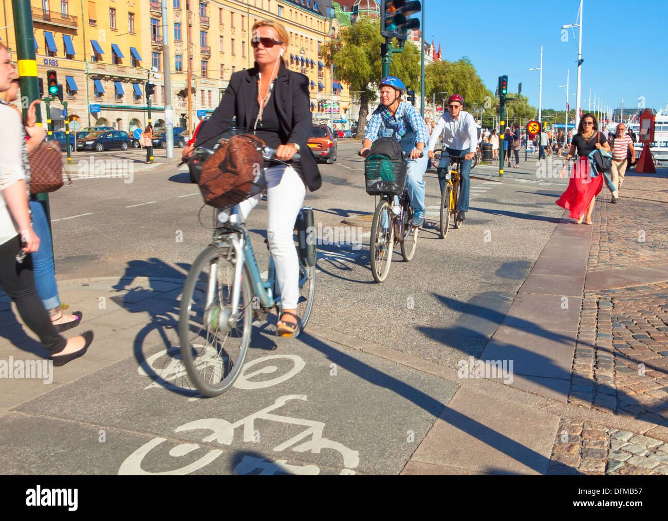 Stoccolma, Svezia - il traffico di biciclette a Strandvägen. Foto Stock