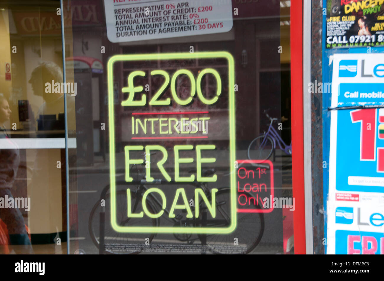 Hackney, Londra 2013. Cash shop offre prestiti. Foto Stock