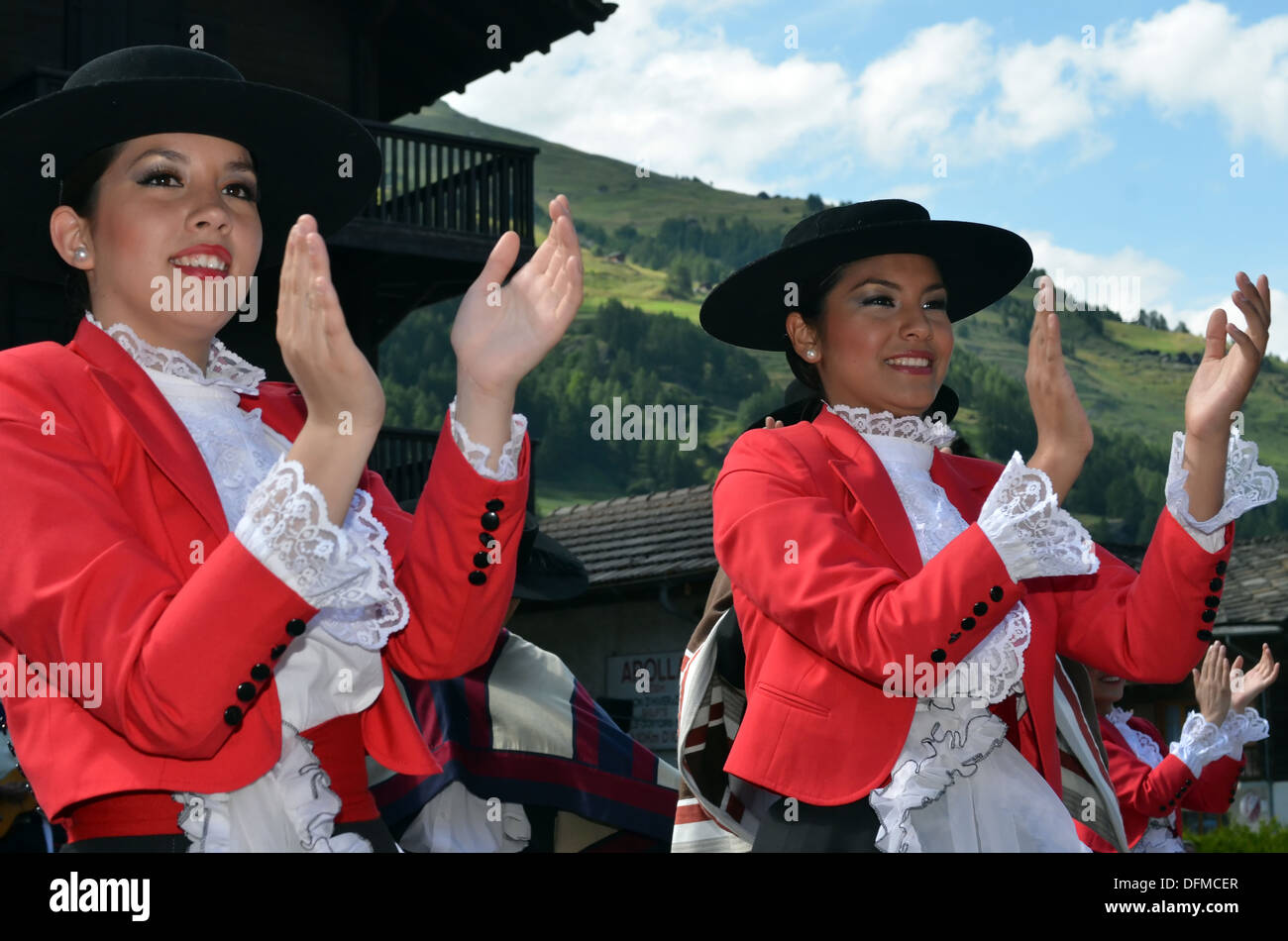 Bella ballerini cileno battimani al Festival Internazionale del Folklore e danza dalle montagne (CIME) : Foto Stock