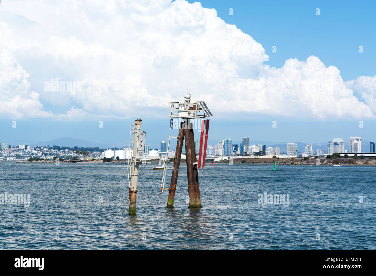 Apparecchiature di navigazione nel porto di San Diego Foto Stock