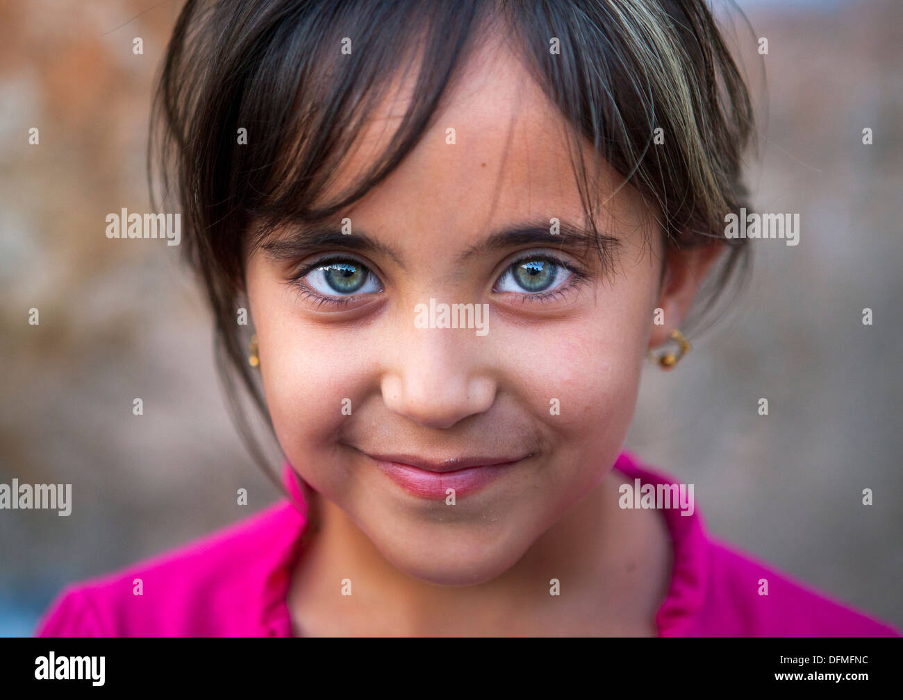 Ragazza curda con occhi verdi, Akre, Kurdistan, Iraq Foto Stock