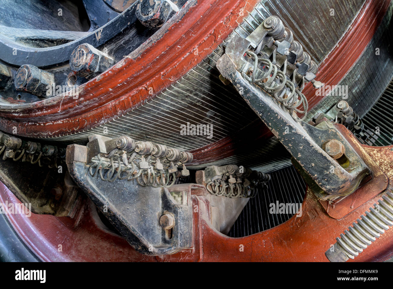 Una vista di un vecchio AC slip-ring motore ad induzione, accoppiati elettricamente e meccanicamente ad un generatore di corrente continua Foto Stock