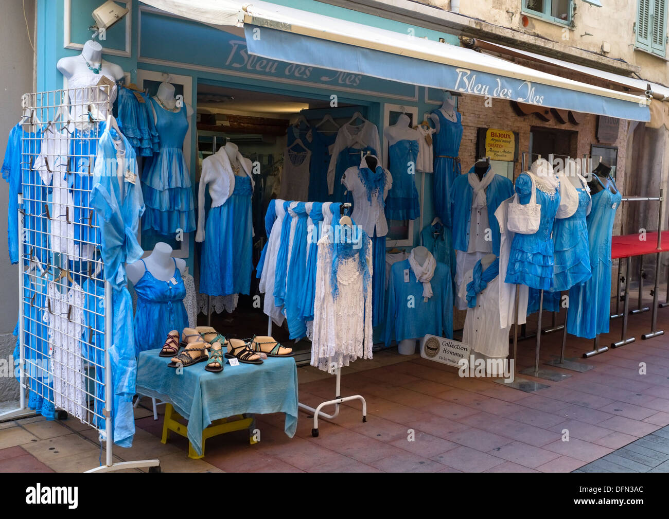 Bleu des Iles uno specialista negozio di abbigliamento in Menton Foto Stock