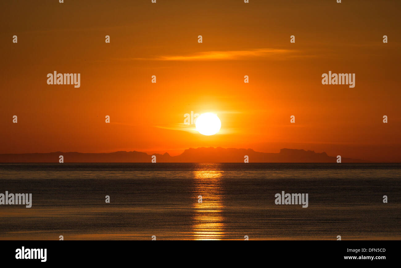 Tramonto sulla baia di Faxafloi, Reykjavik, Islanda Foto Stock