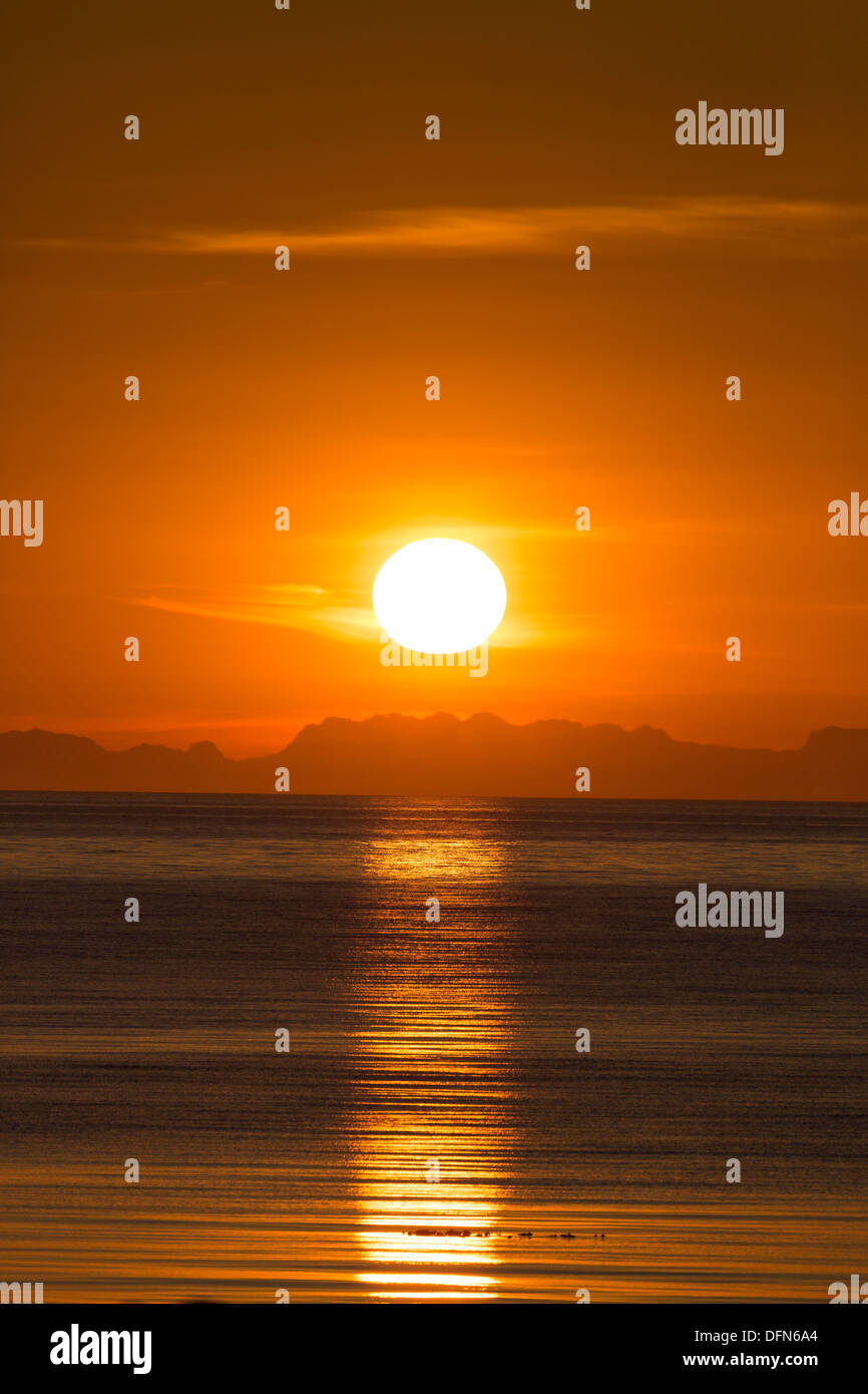 Tramonto sulla baia di Faxafloi, Reykjavik, Islanda Foto Stock