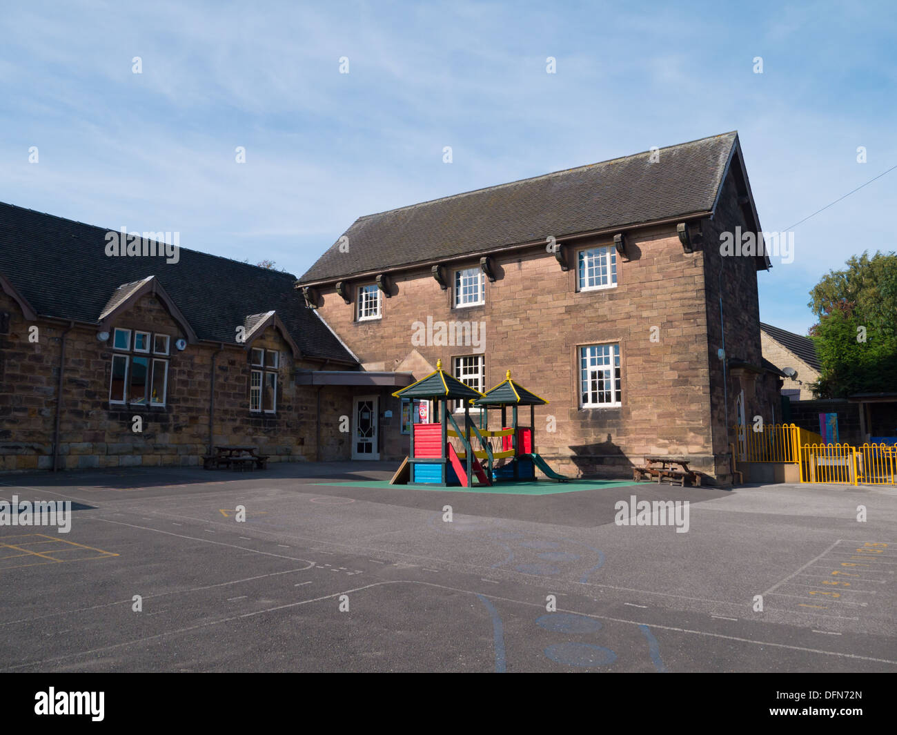 Neonati e la scuola primaria in Holbrook, Derbyshire, Regno Unito, Gran Bretagna Foto Stock