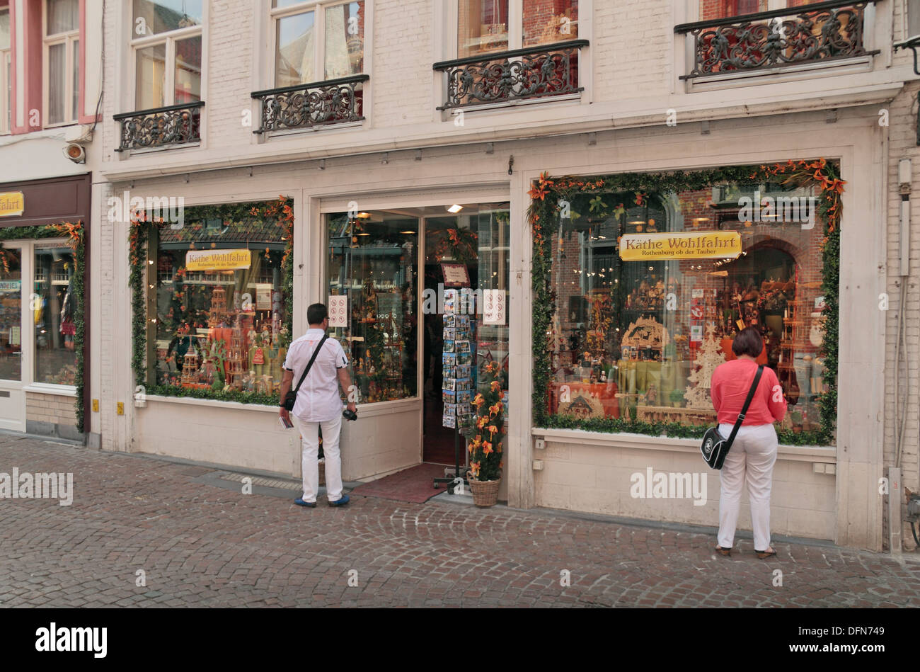 Kate G. Wohlfart, un tradizionale tedesco Ornamenti natale negozio nel centro storico di Bruges (Brugge), Fiandre Occidentali, Belgio. Foto Stock