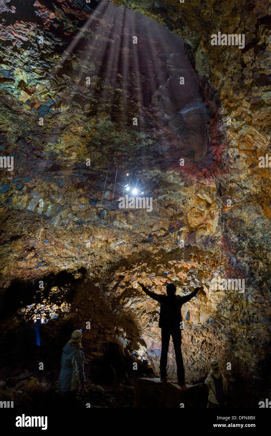 Esplorare Thrihnukagigur- 'Tre Cime cratere", Islanda Foto Stock