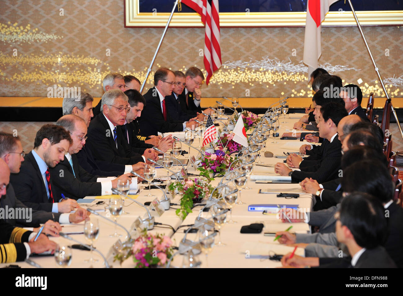 Il Segretario della Difesa Hagel offre commento a Stati Uniti e Giappone di consulenza di sicurezza (2+2) a Tokyo Foto Stock
