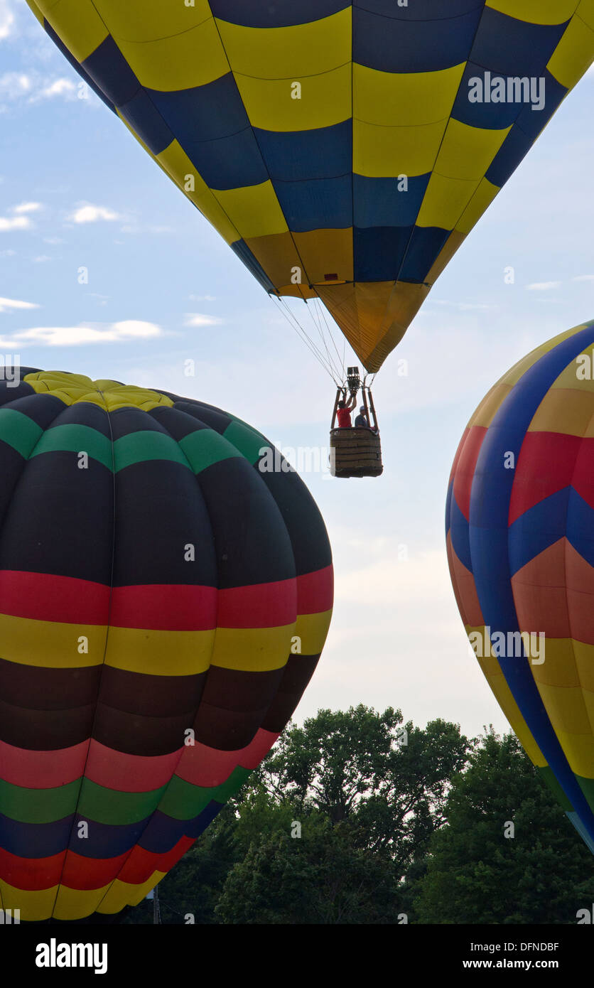 I palloni ad aria calda aumento alla Findlay, Ohio Balloon Festival. Foto Stock