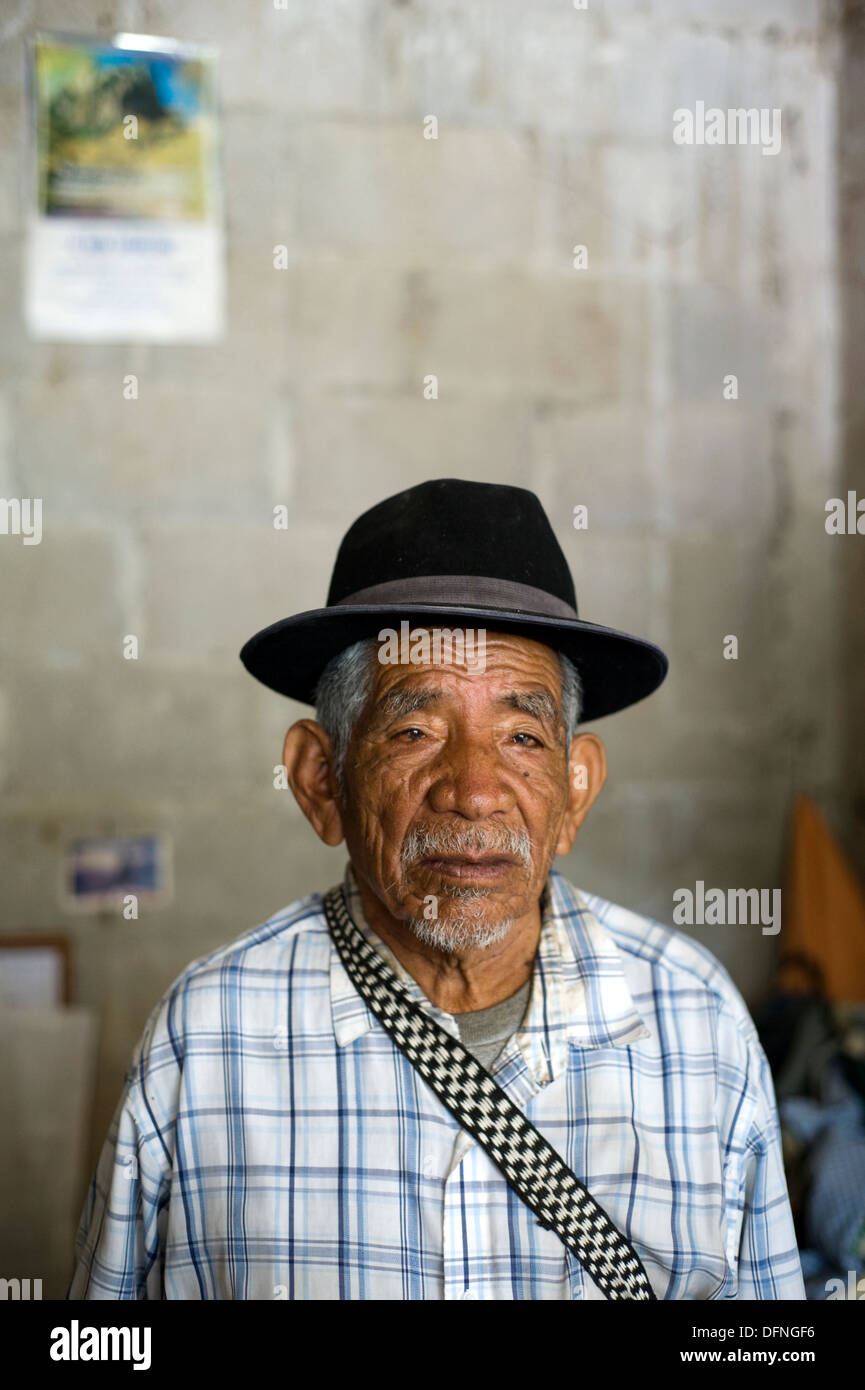 Ritratto di Guatemala uomo indigeni a Santa Catalina Palopo, Solola, Guatemala. Foto Stock