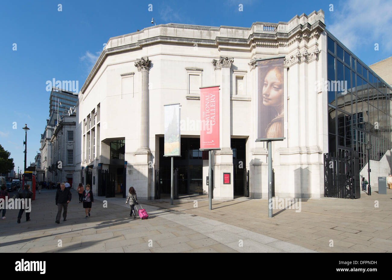 National Gallery di Londra, Regno Unito. 8 ottobre 2013. Di fronte al moderno: Il ritratto di Vienna 1900, sponsorizzato da Credit Suisse, premere Anteprima nell'ala Sainsbury nel Regno Unito la prima grande mostra dedicata al ritratto a Vienna durante il distintivo fioritura di arte moderna di Austrian capitalIconic ritratti del tempo di Gustav Klimt, Egon Schieleand Arnold Schönberg sono visualizzati accanto ad opere di meno ampiamente noti artisti come Broncia Koller. Credito: Malcolm Park editoriale/Alamy Live News Foto Stock