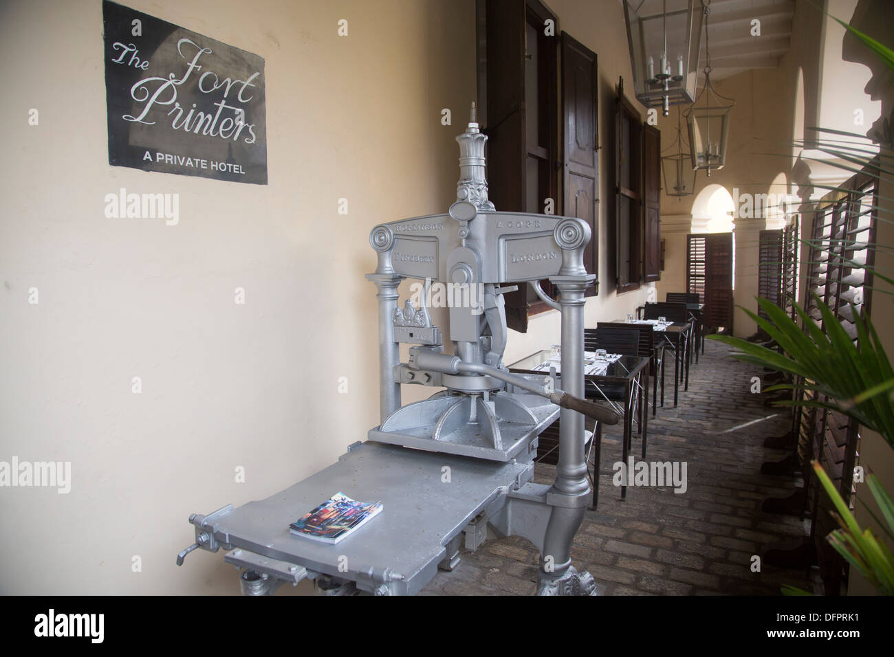 Vecchia macchina da stampa al di fuori del Fort stampanti nella Galle Foto Stock