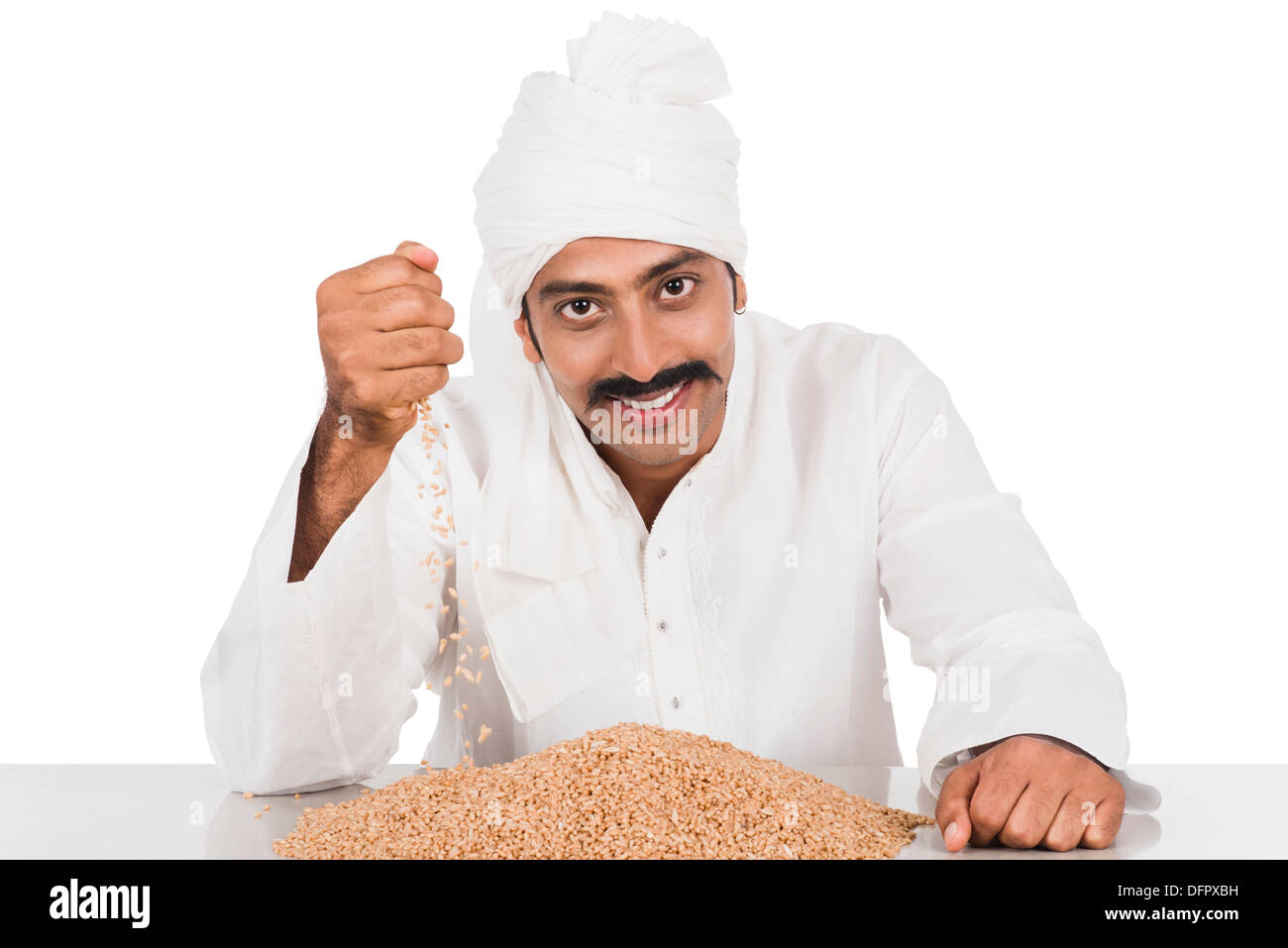 Ritratto di un uomo con il grano in mano Foto Stock