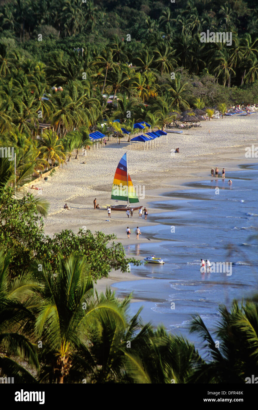 Playa La Ropa è la spiaggia più popolare a Zihuatanejo, Guerrero, Messico. Foto Stock