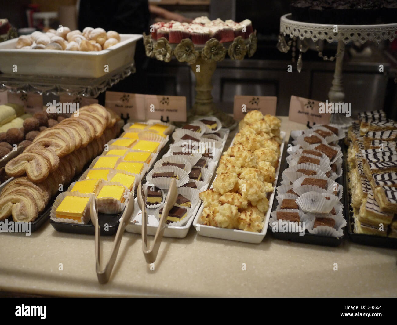Tabella di dessert a buffet "mangia tutto quello che puoi' Foto Stock