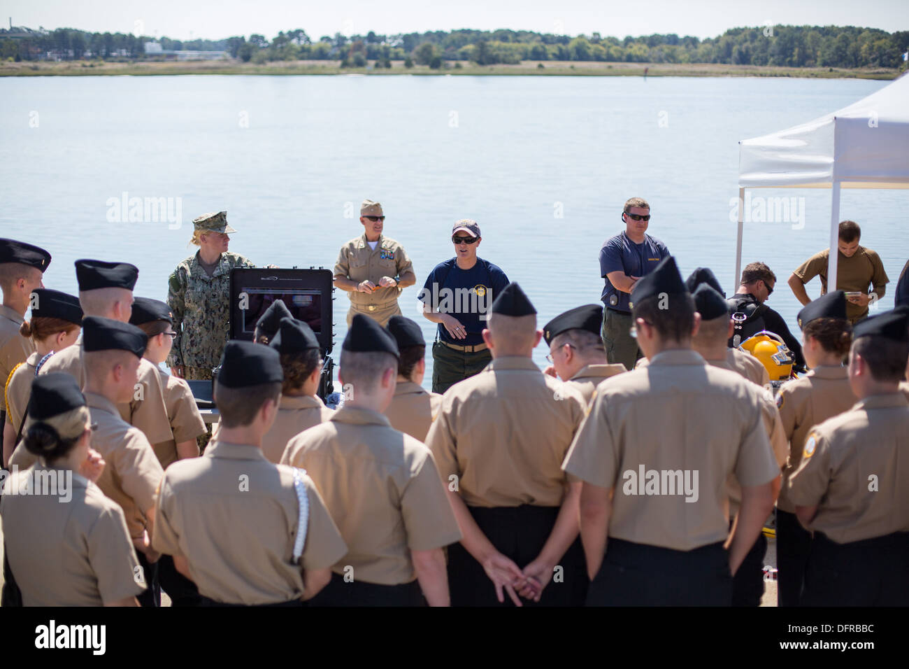 Capo Navy Diver Rebecca Jones, chief petty officer assegnato al mobile di immersioni subacquee e di unità di soccorso (MDSU) 2, Società 2-4, t Foto Stock