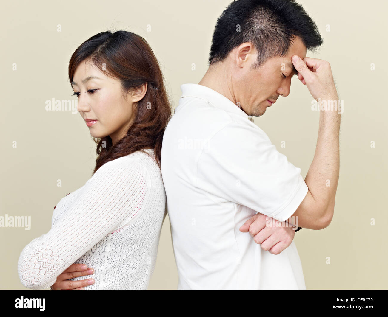 Triste coppia asiatica Foto Stock