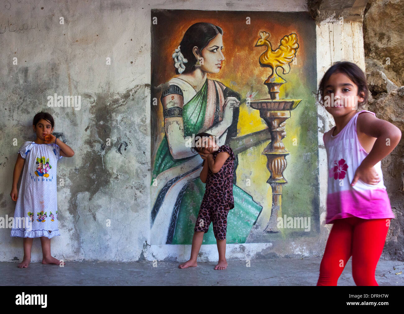 Yazidi bambini nel tempio città di Lalesh, Kurdistan, Iraq Foto Stock