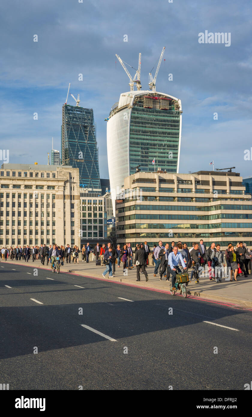 20 Fenchurch Street, Walkie-Talkie Il Leadenhall edificio dal London Bridge, città di Londra, Regno Unito Foto Stock