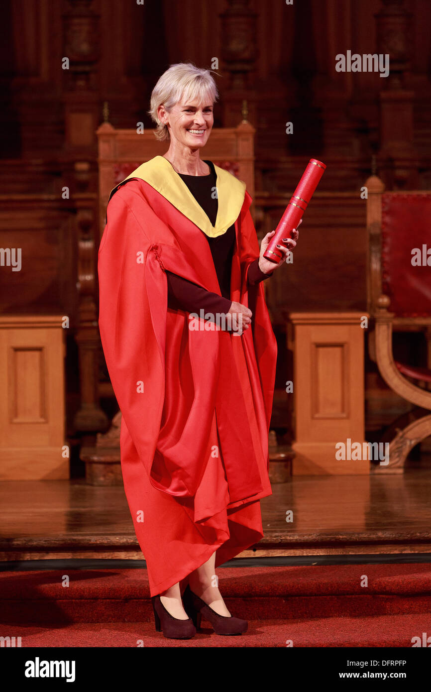 Nomi famosi da sport e cinema onorata dalla Università di Edimburgo. Cinque volte Medaglia d'oro Sir Steve Redgrave, istruttore di tennis Judy Murray, Formula 1 racing driver Susie Wolff e regista Lynne Ramsay attribuito lauree honoris causa del 8 ottobre 2013 foto da pak@ Mera/Alamy Live News Foto Stock