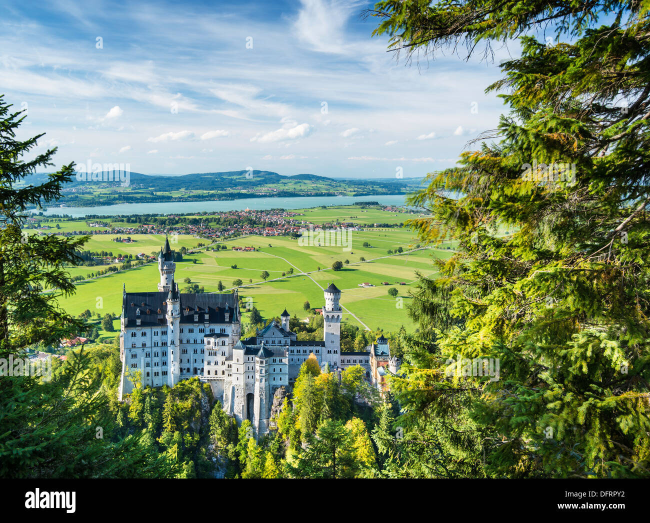 Il Castello di Neuschwanstein nelle alpi bavaresi della Germania. Foto Stock