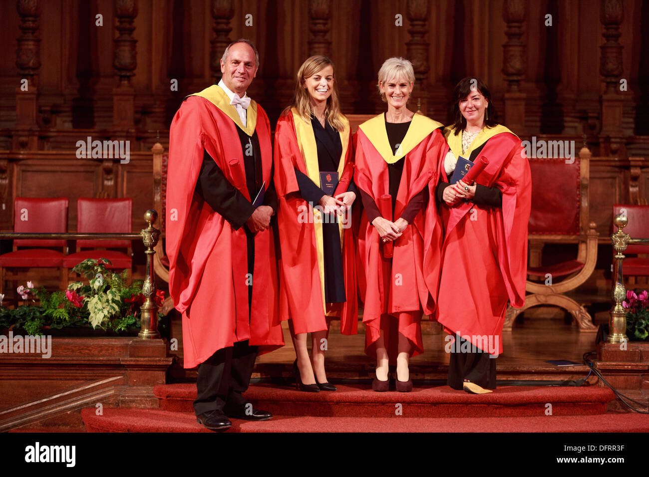 Nomi famosi da sport e cinema onorata dalla Università di Edimburgo. Cinque volte Medaglia d'oro Sir Steve Redgrave, istruttore di tennis Judy Murray, Formula 1 racing driver Susie Wolff e regista Lynne Ramsay accordati lauree honoris causa del 8 ottobre 2013 Foto Stock