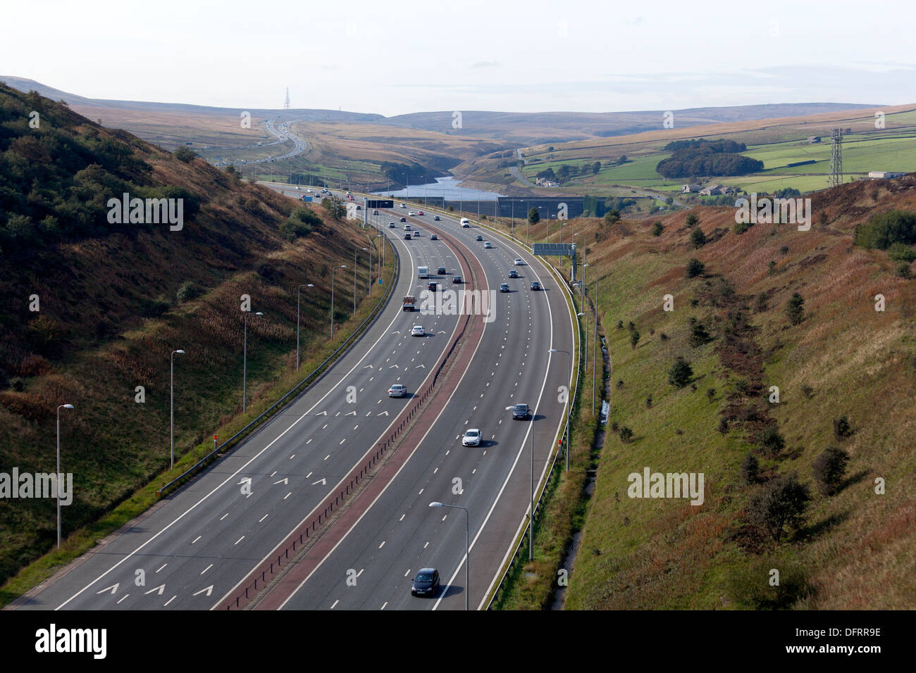L'autostrada M62 vista dal ponte Scammonden, Scammonden, West Yorkshire Foto Stock