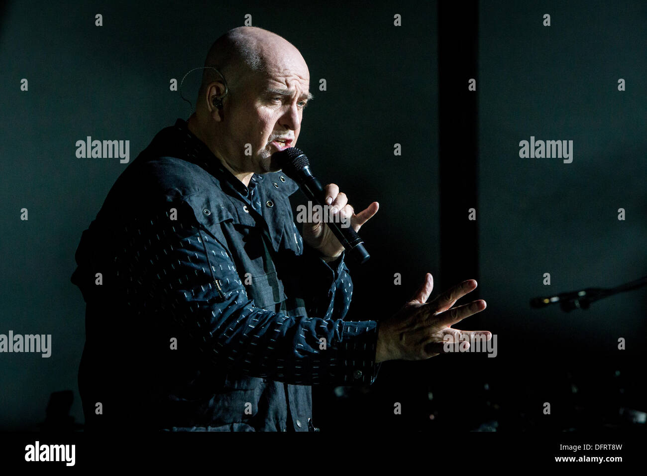 Assago Milano Italia. 07Th Ottobre 2013. PETER GABRIEL si esibisce dal vivo al Mediolanum Forum durante il "Torna al tour anteriore 2013' Credit: Rodolfo Sassano/Alamy Live News Foto Stock