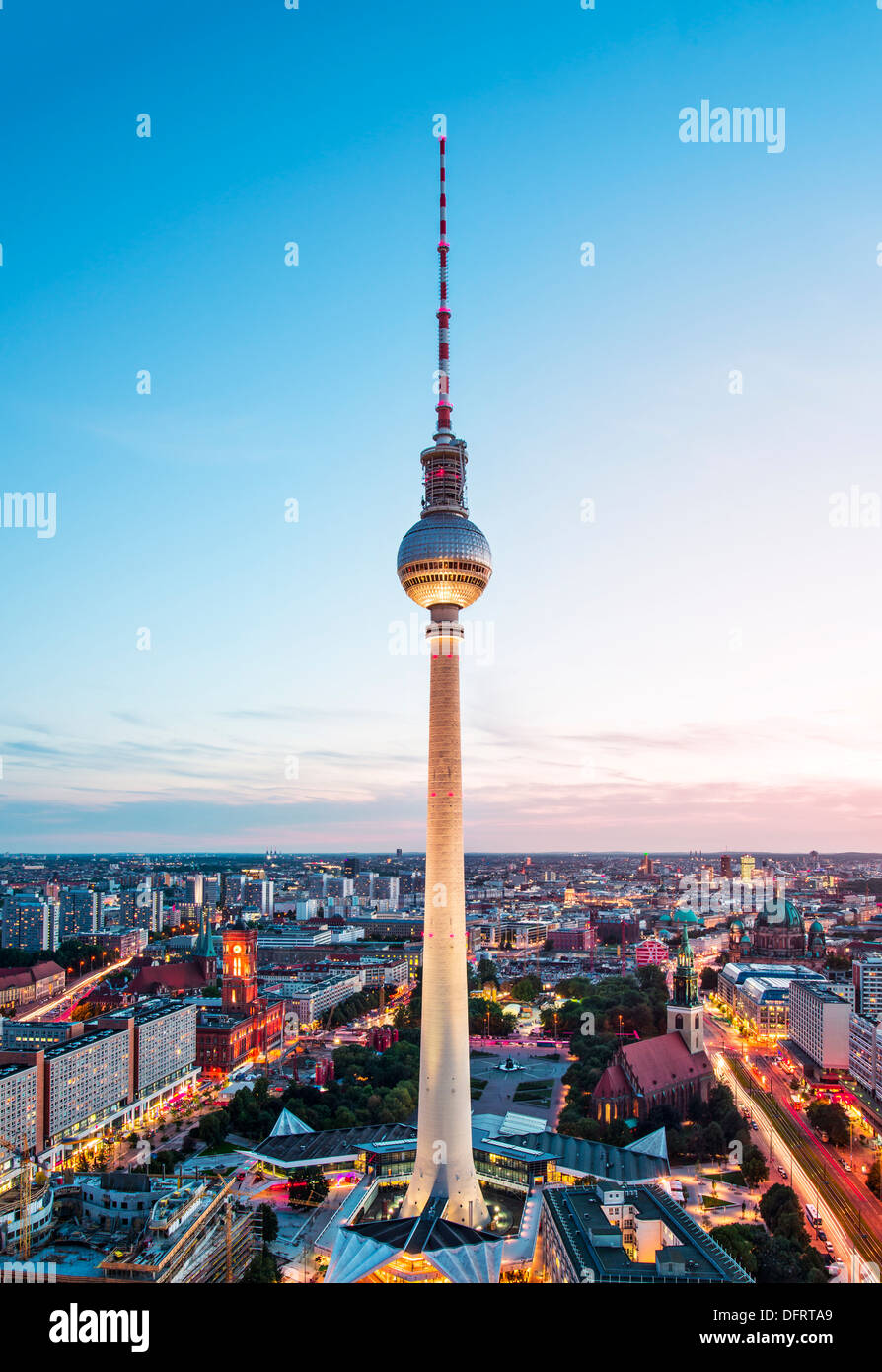 Berlino, Germania visto da sopra il fiume Sprea. Foto Stock