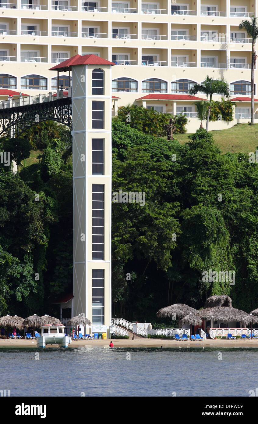 Bahia Principe Cayacoa spiaggia ascensore torre, Samana Repubblica Dominicana, Settembre 2013 Foto Stock