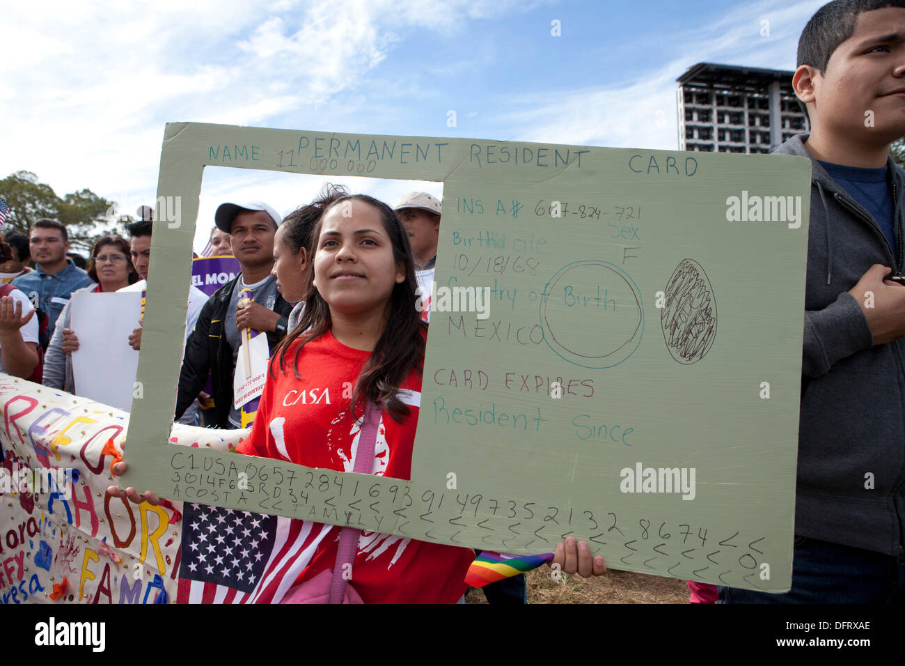 Washington DC, Stati Uniti d'America. 8 ottobre 2013. Migliaia di riforma dell immigrazione attivisti rally in Washington DC a sollecitare il congresso ad approvare la riforma dell immigrazione bill. Credito: B Christopher/Alamy Live News Foto Stock