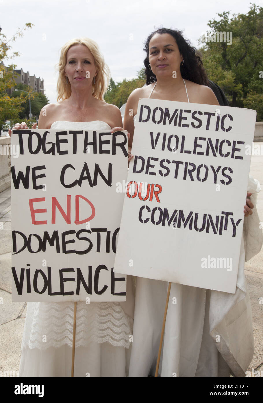 Gladys annuale Ricart e alle vittime di violenze domestiche Memorial a piedi, noto come 'l'spose in marzo,' attraverso il Bronx & Manhattan Foto Stock