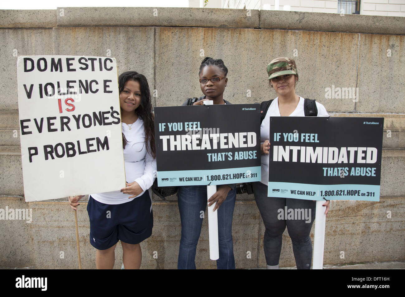Gladys annuale Ricart e alle vittime di violenze domestiche Memorial a piedi, noto come 'l'spose in marzo,' attraverso il Bronx & Manhattan Foto Stock