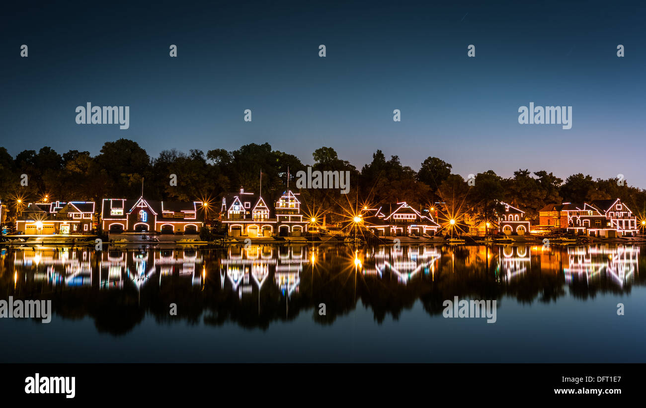 Il Boathouse Row di notte Foto Stock